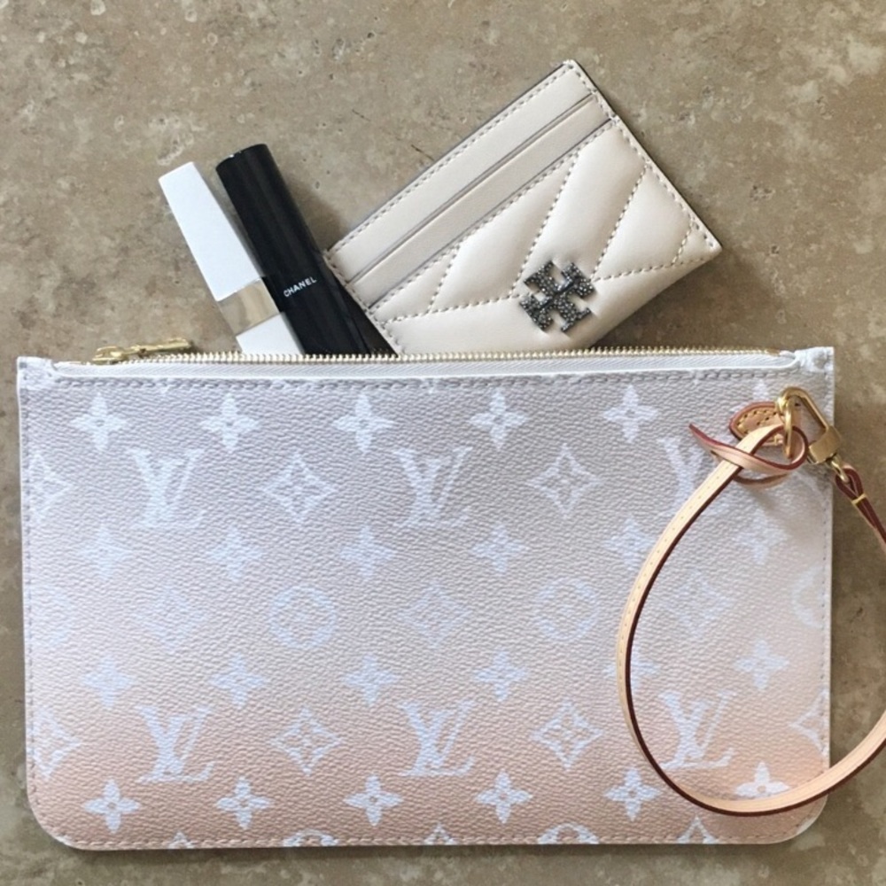 Louis Vuitton Neverfull MM Pouch
